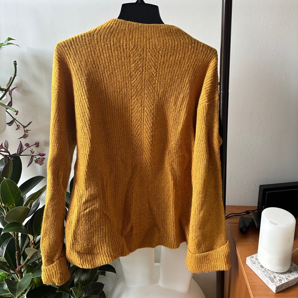 Peruvian yellow Alpaca sweater